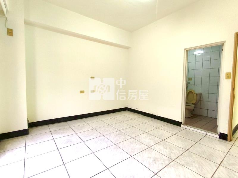 忠福商圈電梯陽光2+1房房屋室內格局與周邊環境