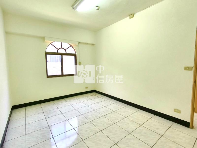 忠福商圈電梯陽光2+1房房屋室內格局與周邊環境