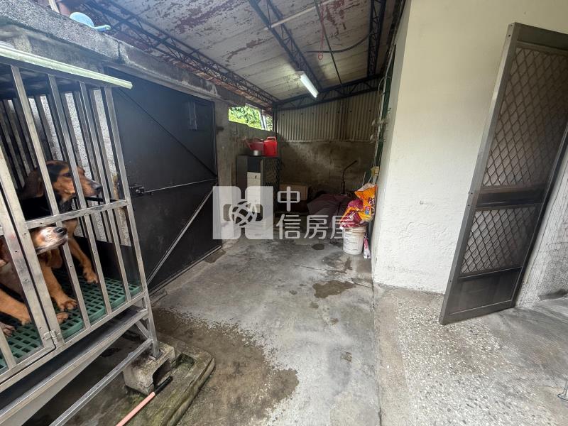 活路欠修理角間平房房屋室內格局與周邊環境