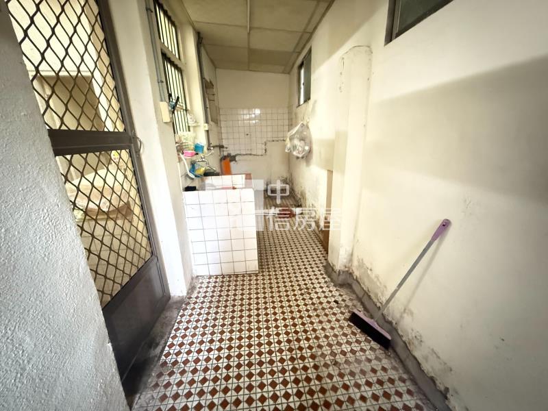 活路欠修理角間平房房屋室內格局與周邊環境