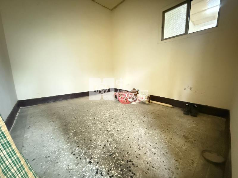 活路欠修理角間平房房屋室內格局與周邊環境
