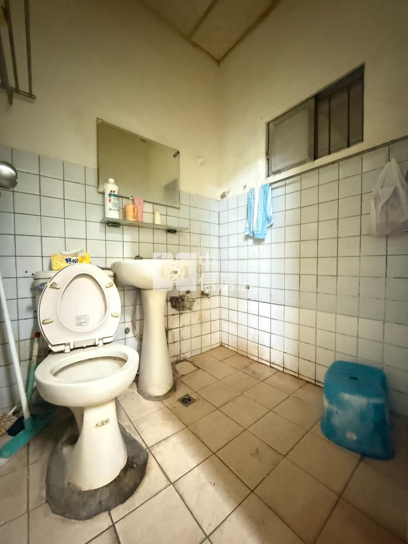 活路欠修理角間平房房屋室內格局與周邊環境