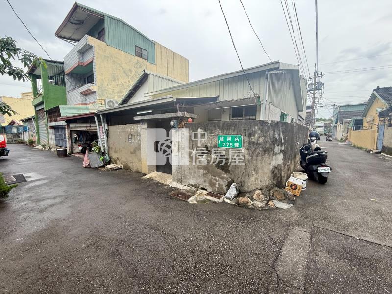 活路欠修理角間平房房屋室內格局與周邊環境