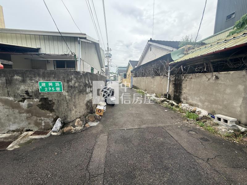活路欠修理角間平房房屋室內格局與周邊環境