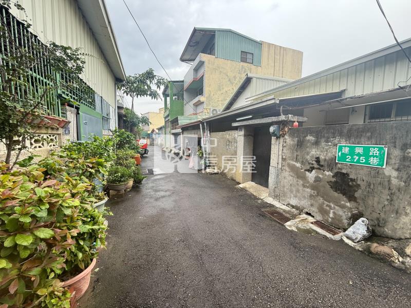 活路欠修理角間平房房屋室內格局與周邊環境