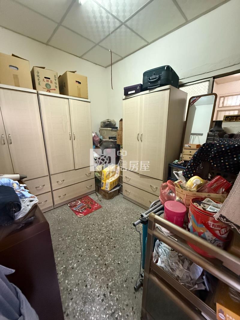 活路欠修理角間平房房屋室內格局與周邊環境