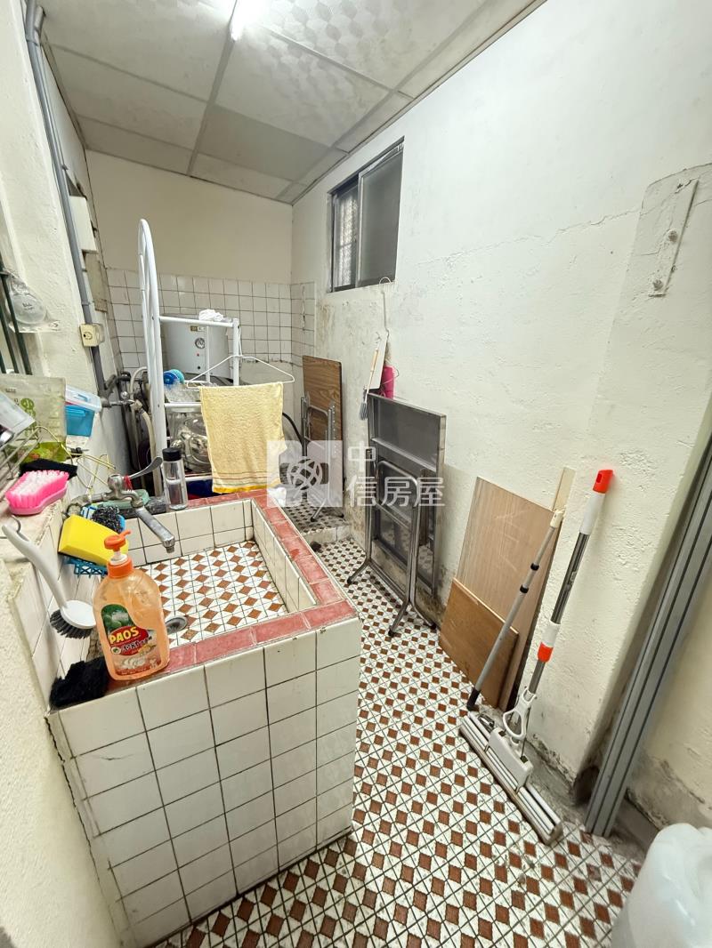 活路欠修理角間平房房屋室內格局與周邊環境