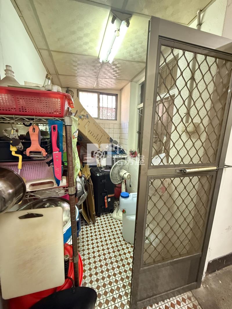 活路欠修理角間平房房屋室內格局與周邊環境