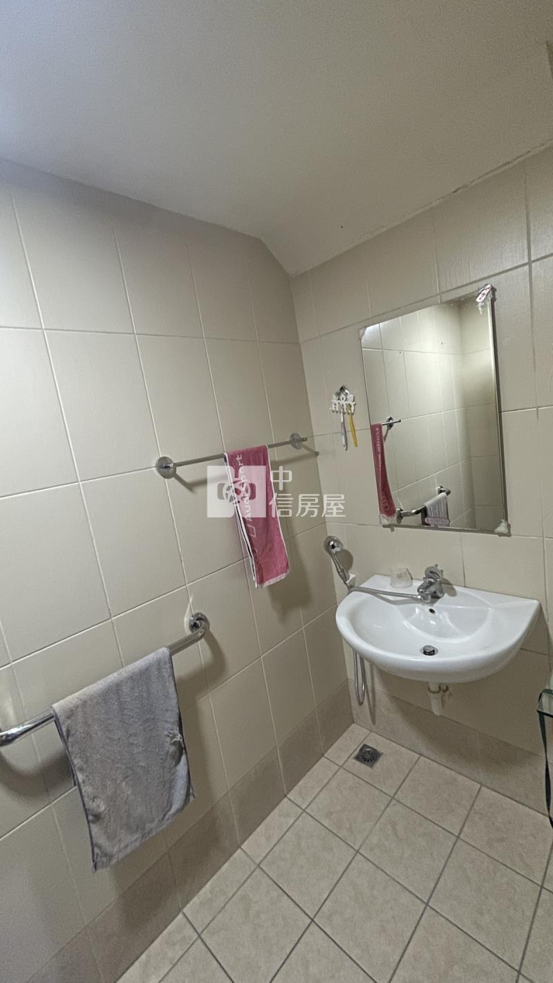 竹東仁愛棒球場輕屋齡社區別墅房屋室內格局與周邊環境