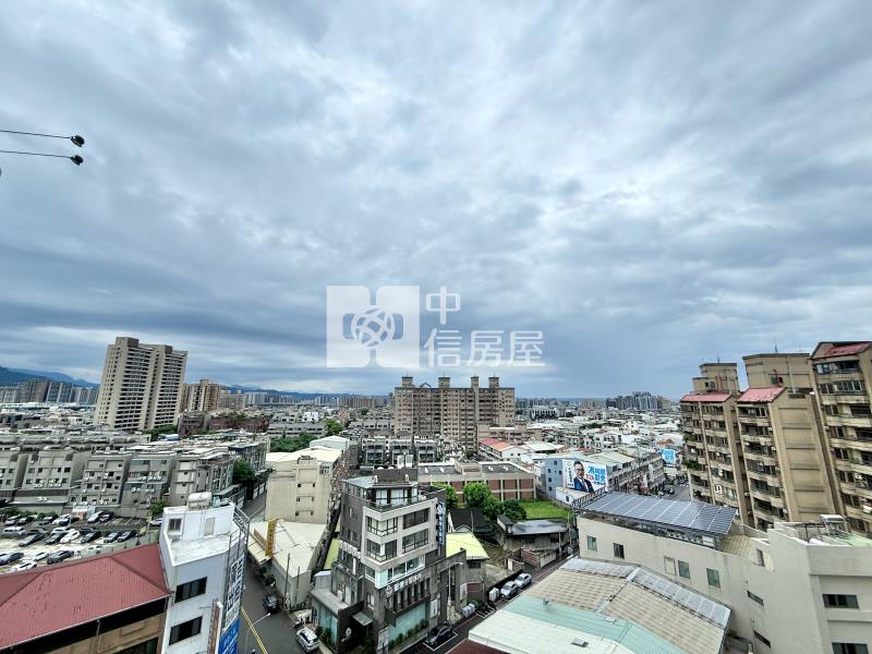 東山商圈建功國小免整理入門玄關超大客廳明亮3房車位房屋室內格局與周邊環境