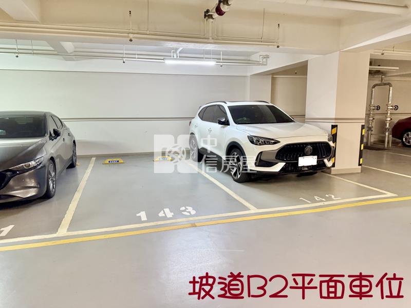 松竹捷運太原車站無敵視野百萬裝修實木烤箱綠茵豪宅雙平車房屋室內格局與周邊環境