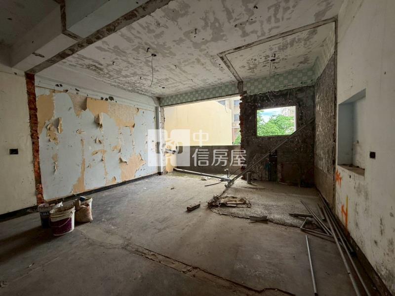 近體育園區家樂福大地坪透天房屋室內格局與周邊環境