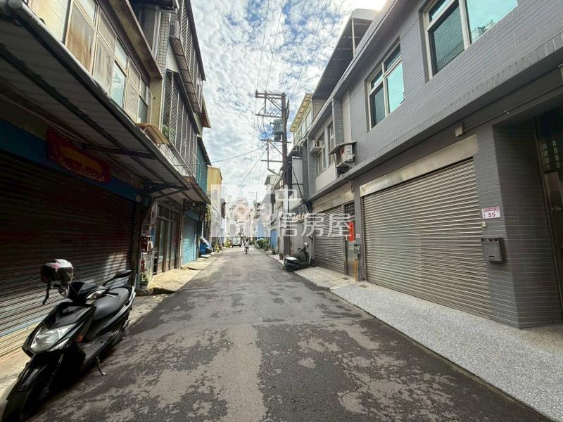近體育園區家樂福大地坪透天房屋室內格局與周邊環境