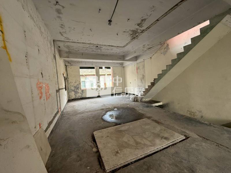 近體育園區家樂福大地坪透天房屋室內格局與周邊環境
