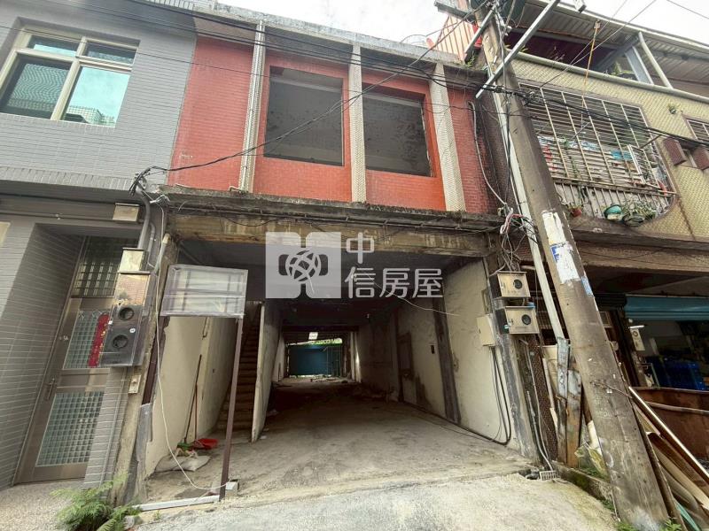 近體育園區家樂福大地坪透天房屋室內格局與周邊環境