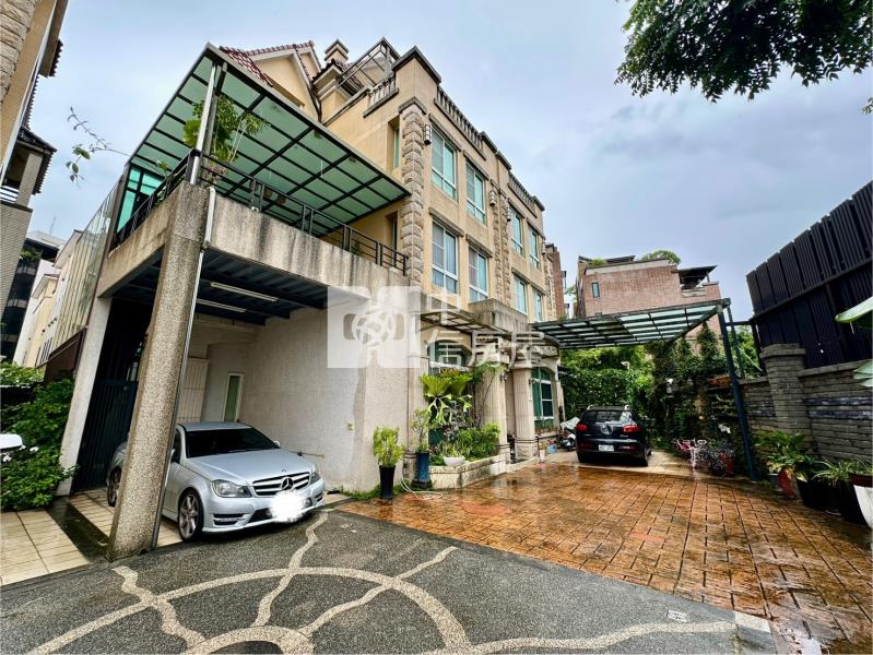 石云富裔10米面寬車庫別墅房屋室內格局與周邊環境