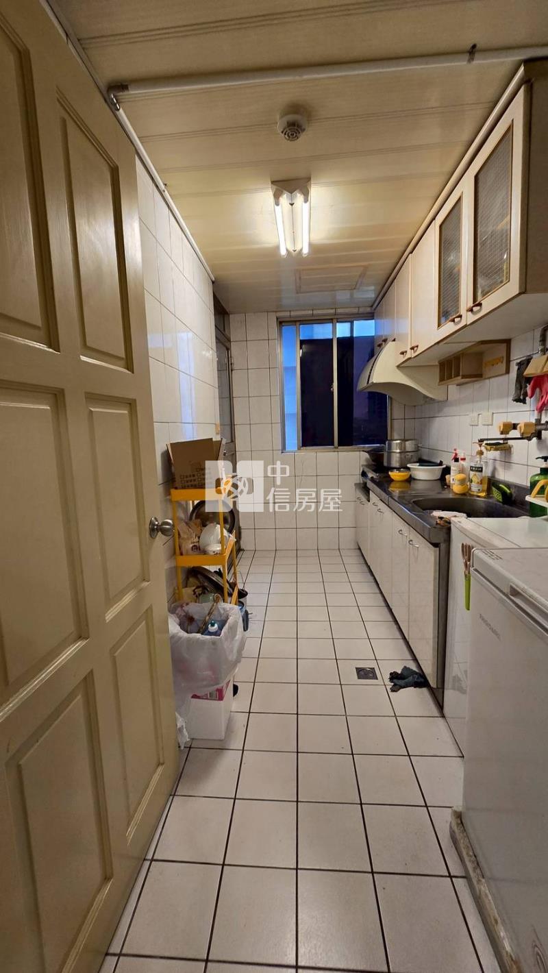 近中路.藝文特區大興敦煌溫馨四房房屋室內格局與周邊環境