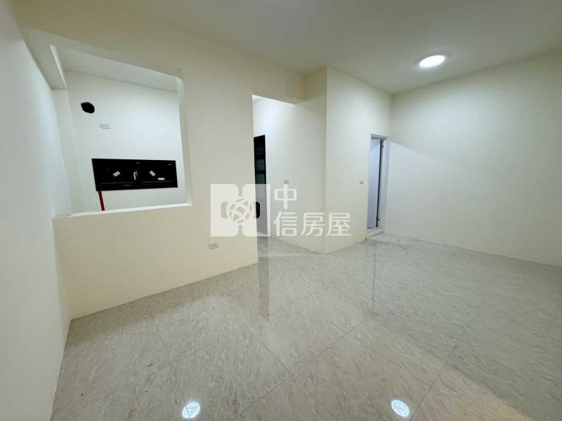 近中壢體育園區前院停車美透天房屋室內格局與周邊環境