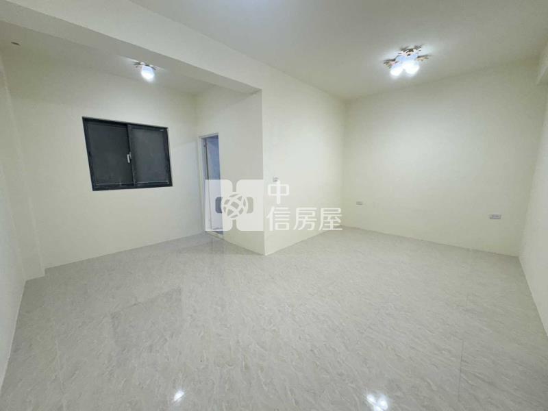 近中壢體育園區前院停車美透天房屋室內格局與周邊環境
