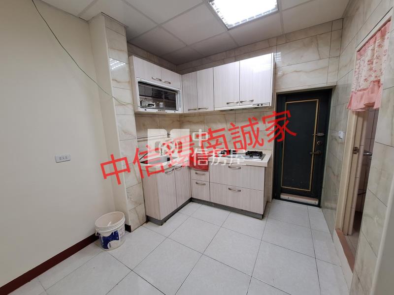 山仔頂商圈邊間活巷透天房屋室內格局與周邊環境