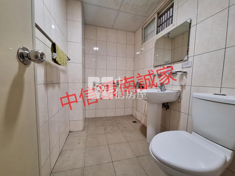 山仔頂商圈邊間活巷透天房屋室內格局與周邊環境
