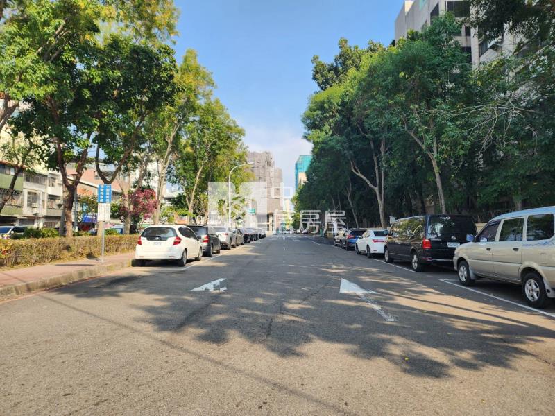 綠園道輕屋齡電梯透天房屋室內格局與周邊環境