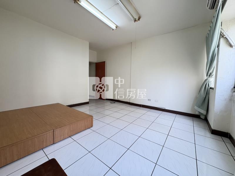 台中巨蛋旁微笑小城樓店房屋室內格局與周邊環境