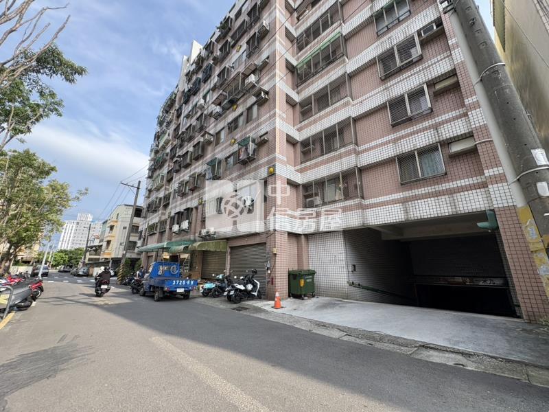 台中巨蛋旁微笑小城樓店房屋室內格局與周邊環境