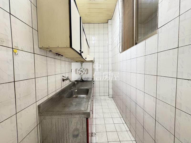 台中巨蛋旁微笑小城樓店房屋室內格局與周邊環境