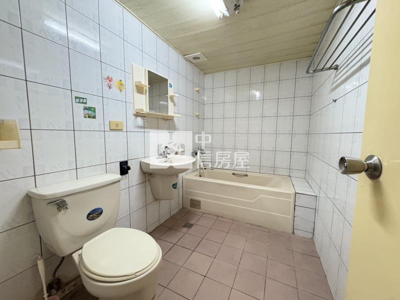 台中巨蛋旁微笑小城樓店房屋室內格局與周邊環境
