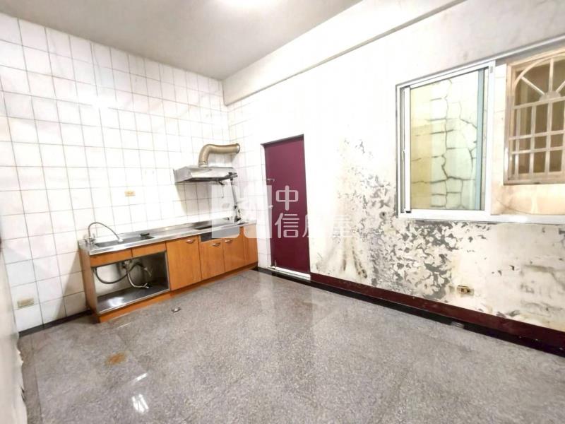 斗六榴邨十街別墅房屋室內格局與周邊環境