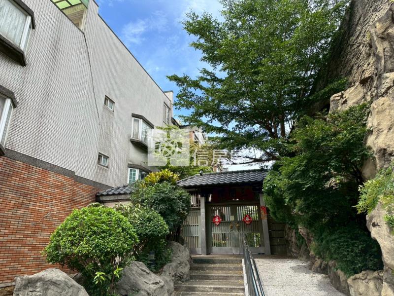 近藝文特區~絕稀有大地坪花園電梯別墅~室內車庫可停3台房屋室內格局與周邊環境