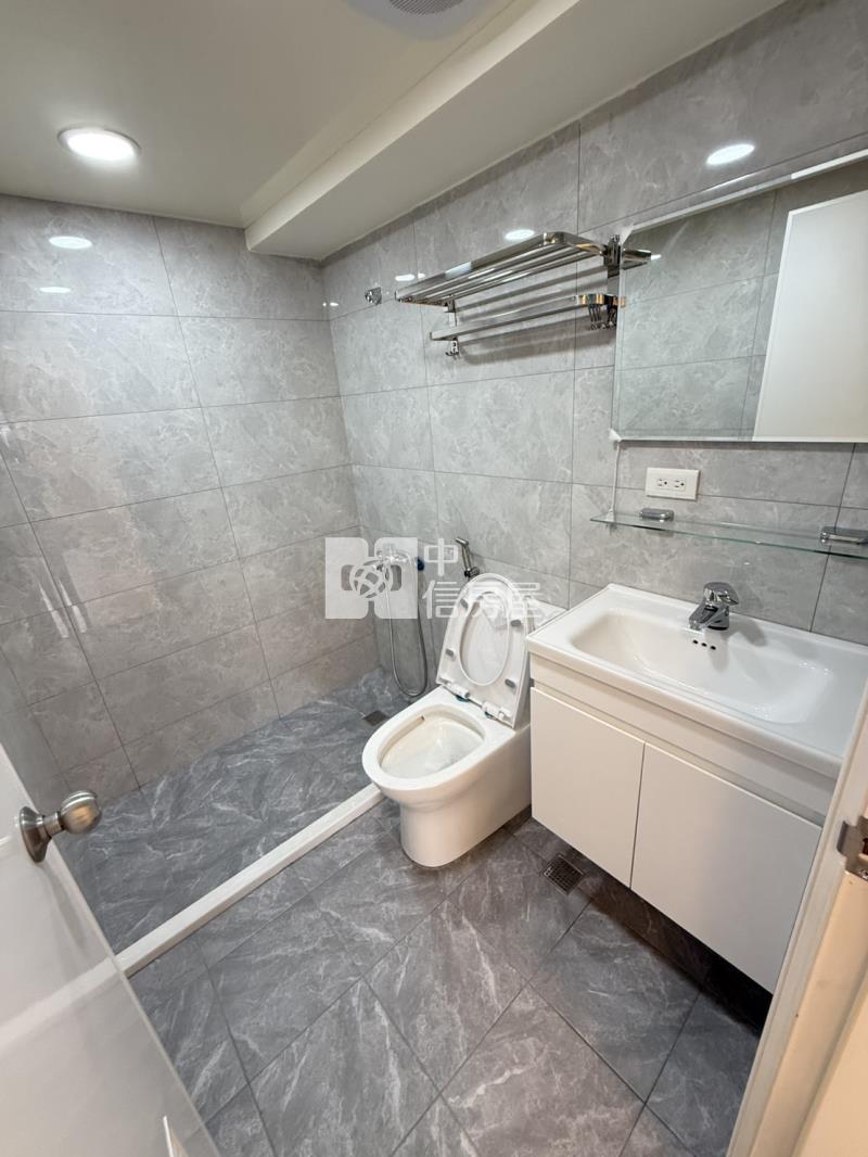 東榮&益民商圈室內整理三房車位房屋室內格局與周邊環境