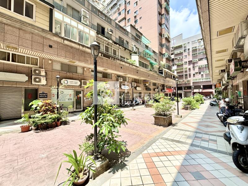 獨家!中港世紀紅 兩房+車位房屋室內格局與周邊環境