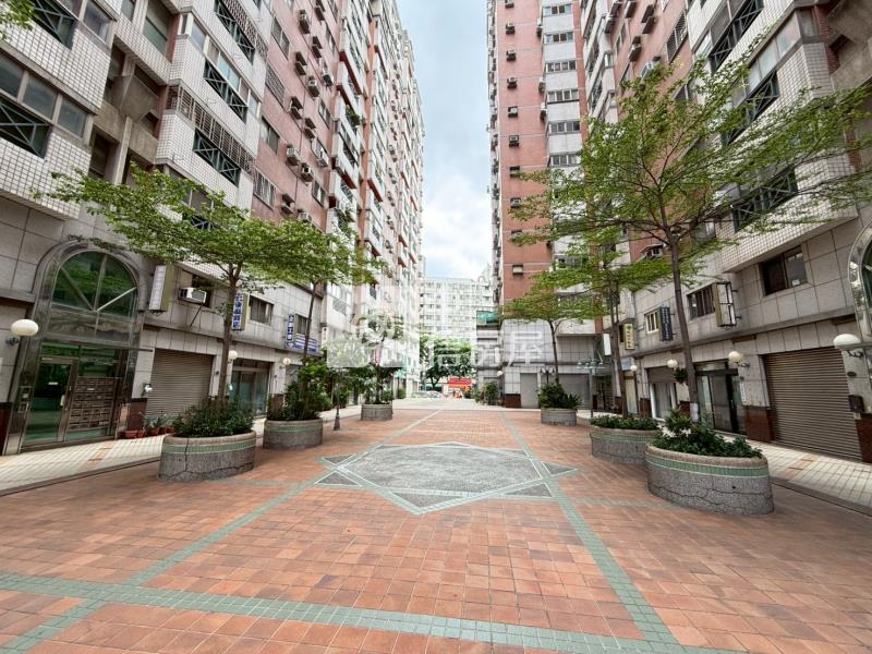松竹商圈愛的世界1～2樓店面+車位房屋室內格局與周邊環境