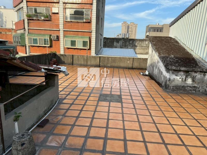 近桃園市政府大面寬透店房屋室內格局與周邊環境