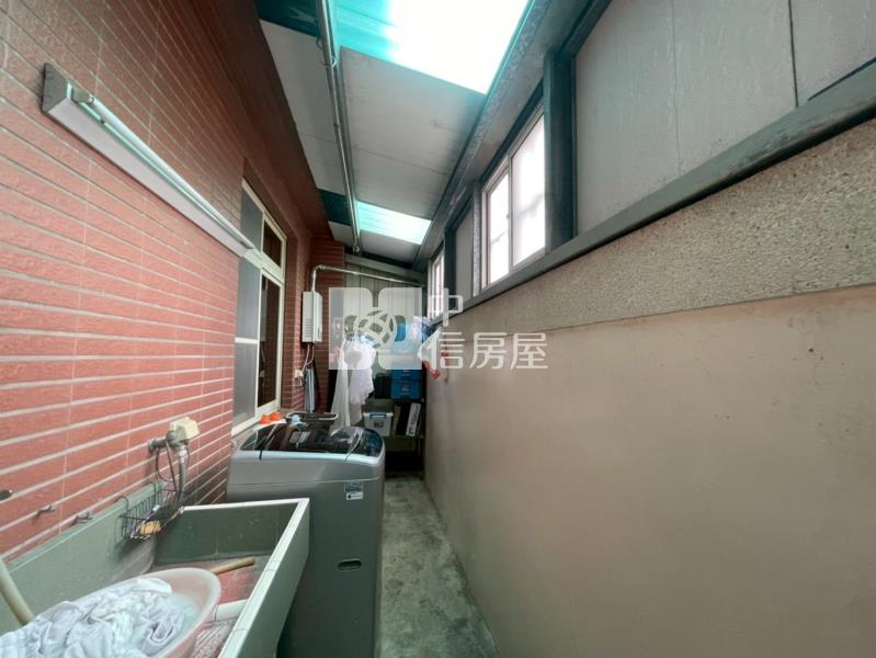 竹南邊間雙車位加1F孝親房美透天房屋室內格局與周邊環境