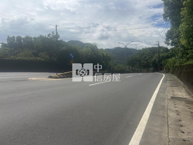 龍潭高原交流道旁建地房屋室內格局與周邊環境