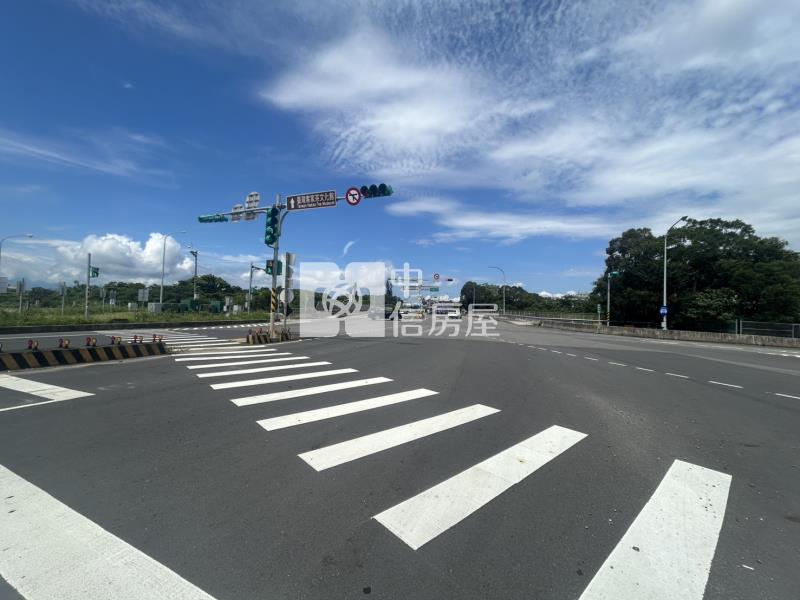 龍潭高原交流道旁建地房屋室內格局與周邊環境