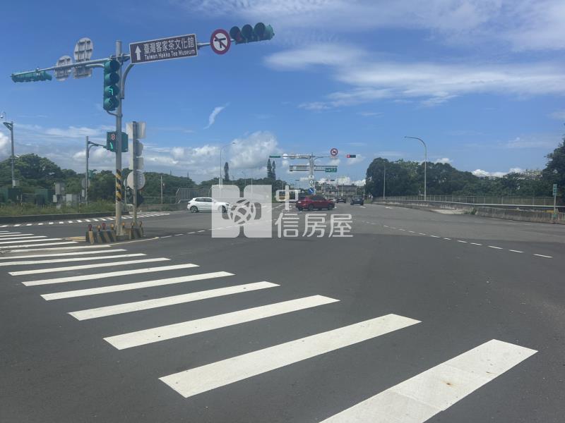 龍潭高原交流道旁建地房屋室內格局與周邊環境