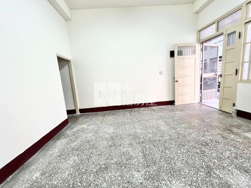 興進綠園道旁邊間透天房屋室內格局與周邊環境