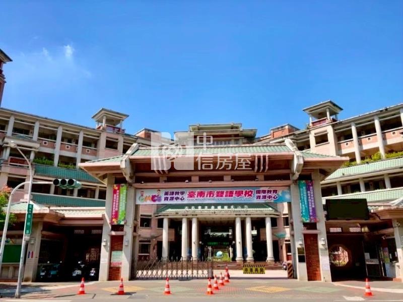 市立醫院(孝子之家)頂樓原味3房平車電寓房屋室內格局與周邊環境