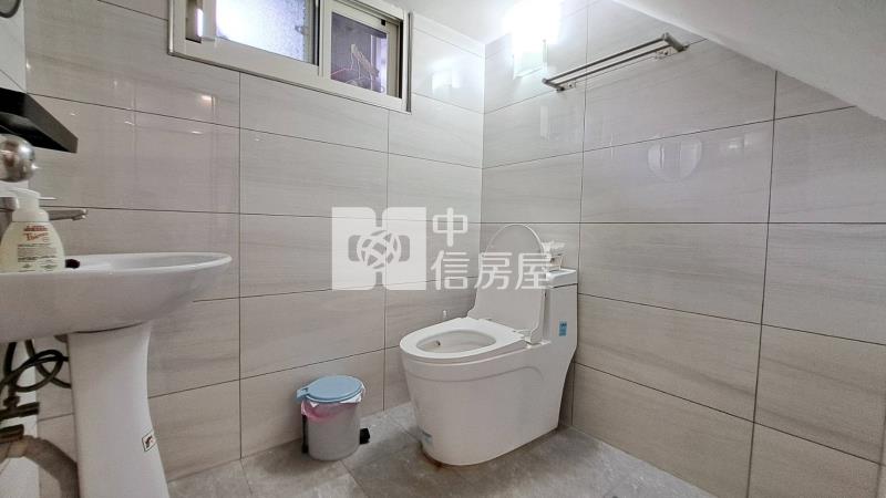 忠貞市場旁裝潢美透天房屋室內格局與周邊環境