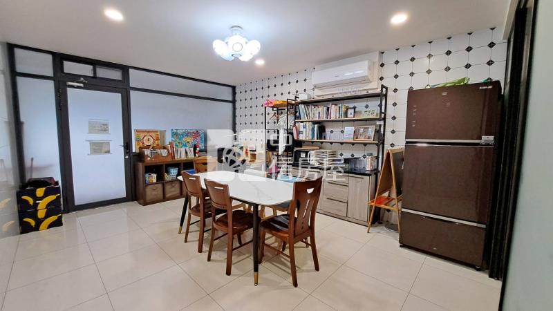 忠貞市場旁裝潢美透天房屋室內格局與周邊環境