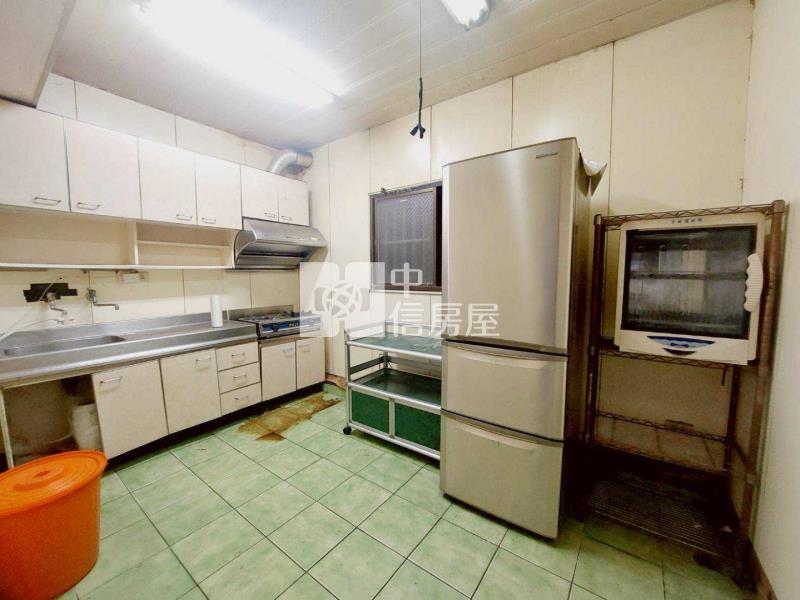 中壢體育園區*第一排黃金透店*房屋室內格局與周邊環境