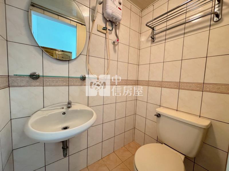 勤益科大旁帝王戶美套房房屋室內格局與周邊環境