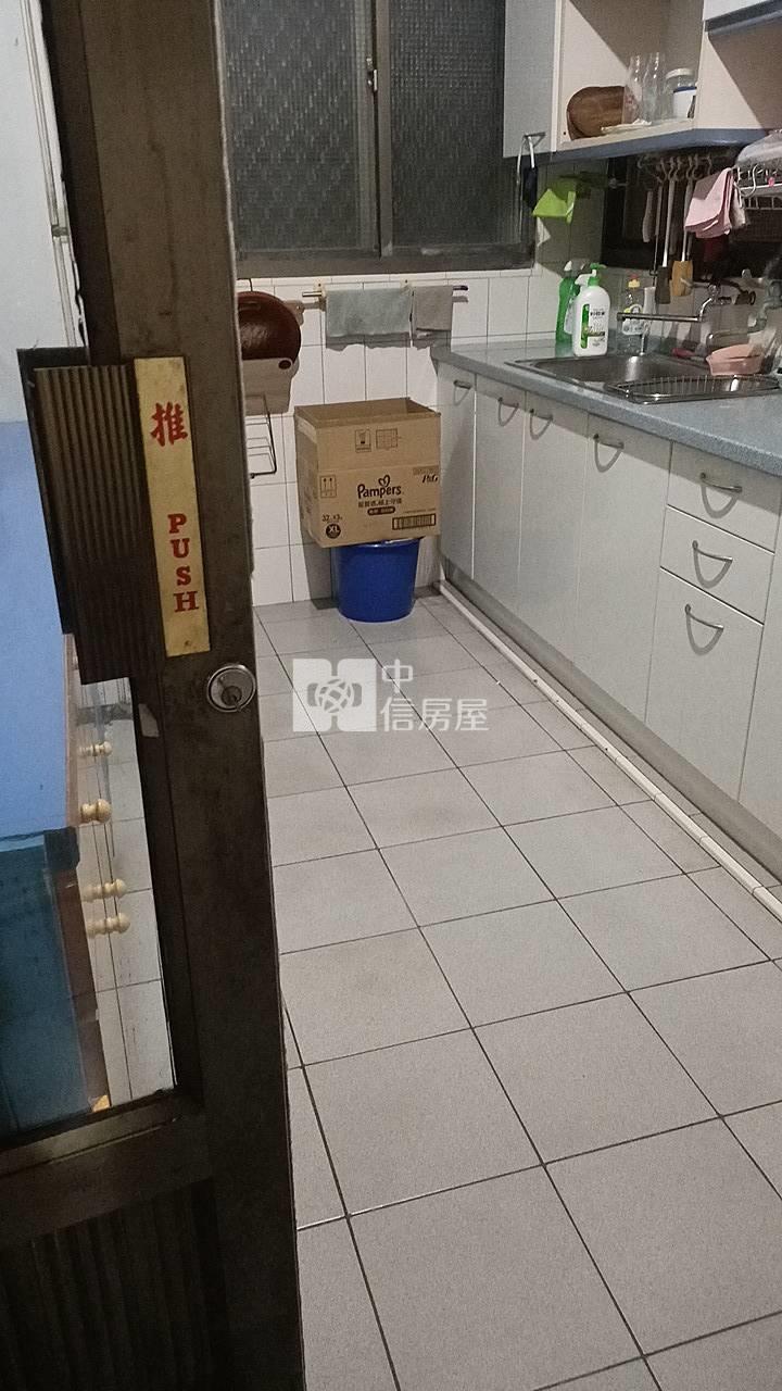 澎湖.中華路大學眼鏡店住房屋室內格局與周邊環境