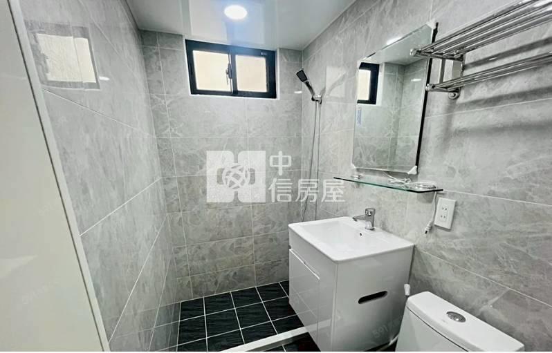 ●轟動天廈美裝二房房屋室內格局與周邊環境