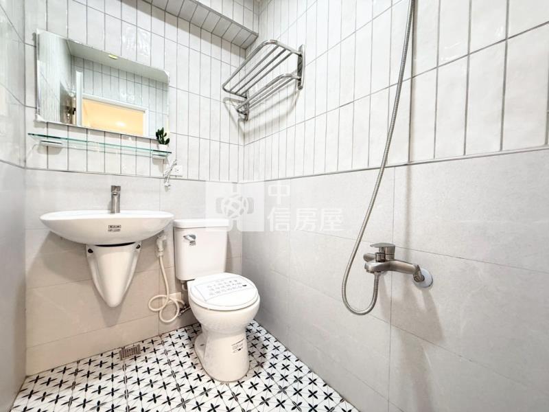 衛武營青年國中健身美公寓房屋室內格局與周邊環境