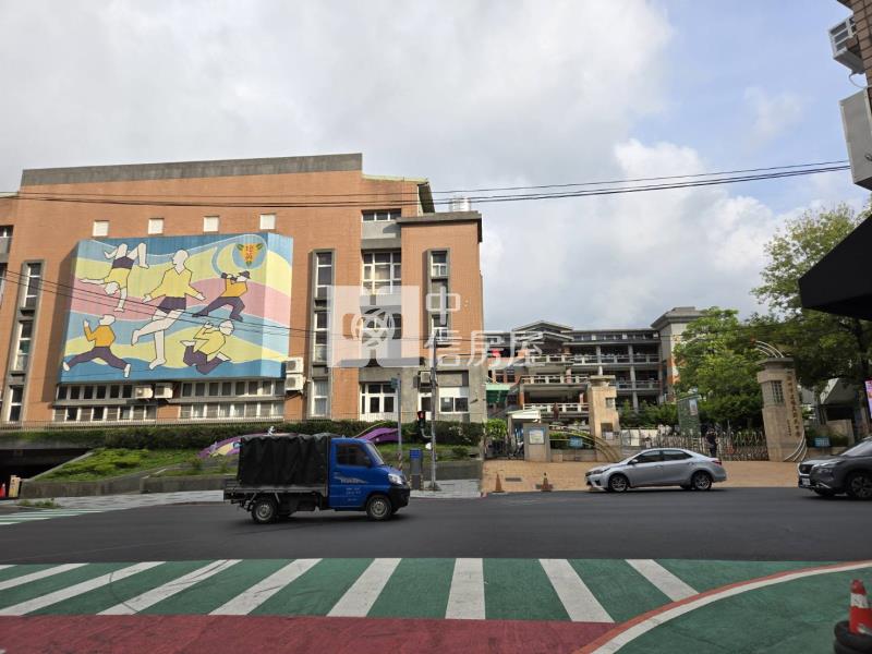 培英十八尖山邊間透天房屋室內格局與周邊環境